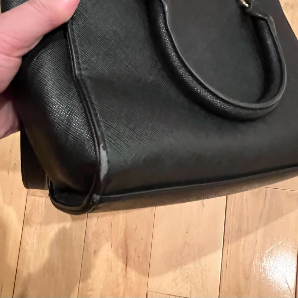 Harrods Leather Crossbody Bag in‎ Black